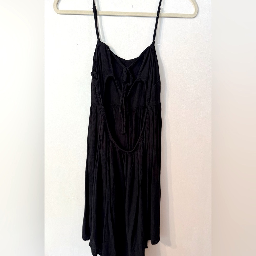 Black Sleeveless Open Back Dress - Picture 2 of 4
